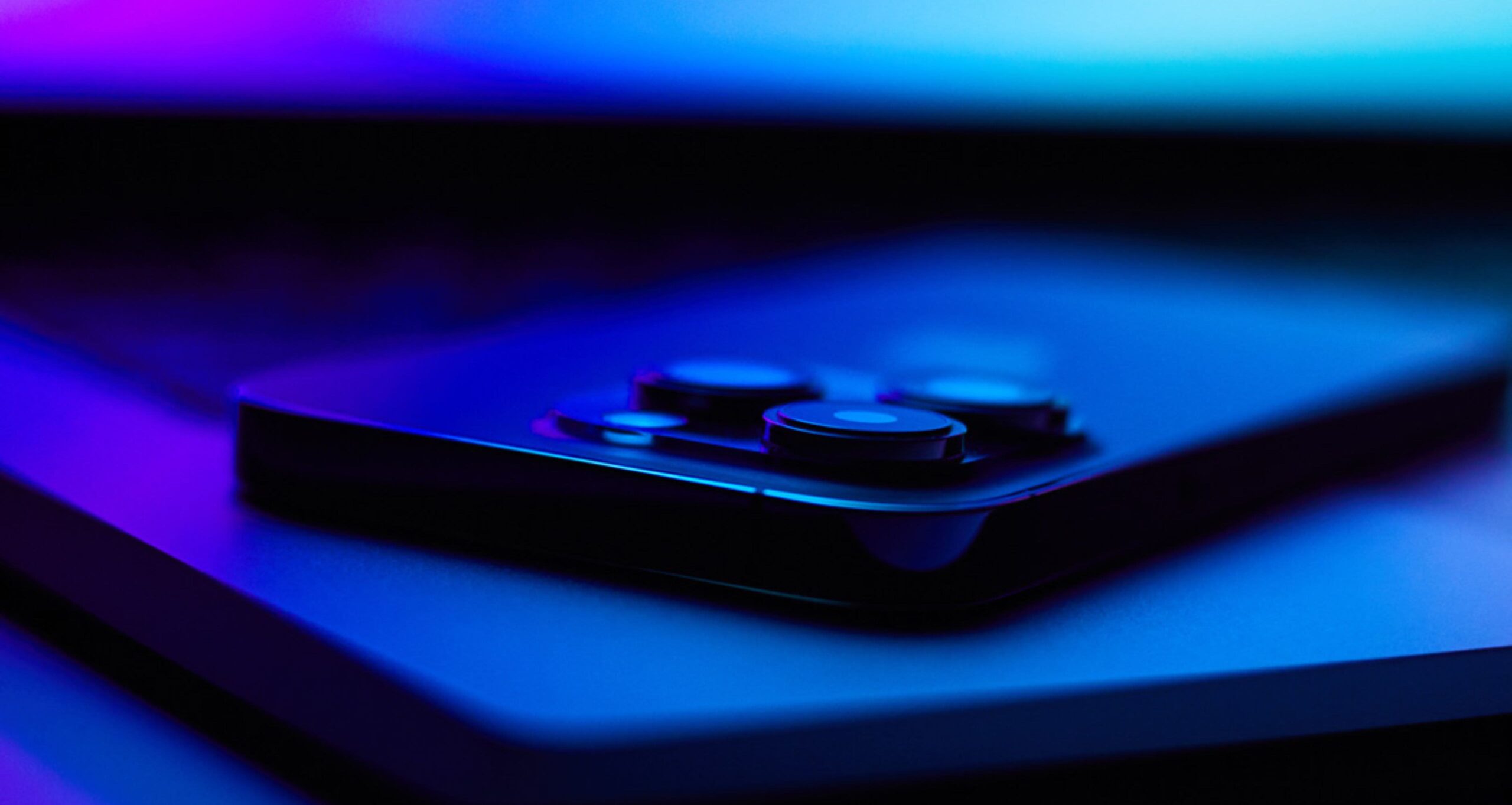 iPhone displaying the eSIM settings screen, highlighting the transition to a SIM-free mobile experience as part of Apple’s strategy to adopt eSIM technology.